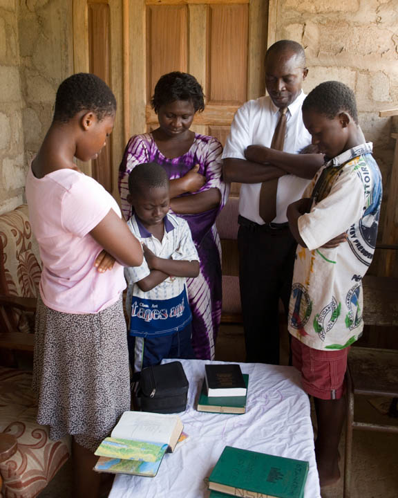 Mormon family praying together